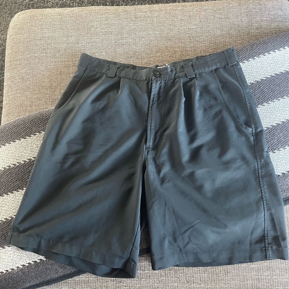 Under Armour shorts men’s size 34